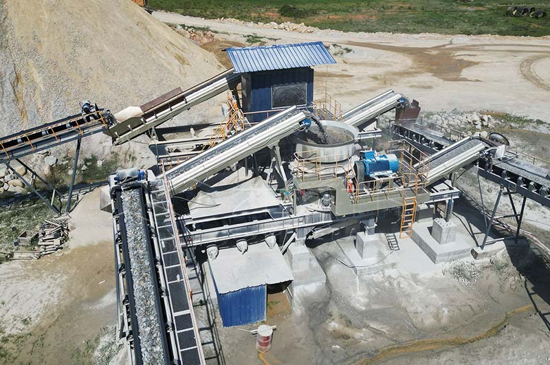 Installation mobile de concassage et de criblage pour granit